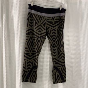 Lulu Inspire Crop size 10 Army Green Geometric